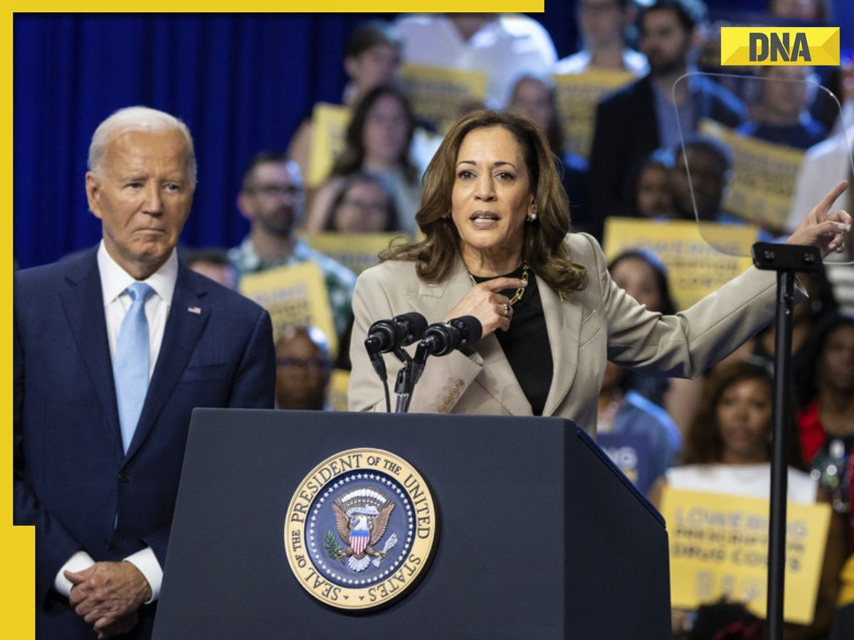 US President Joe Biden reacts to White House official reminding him to let Kamala Harris speak, says 'I know..'