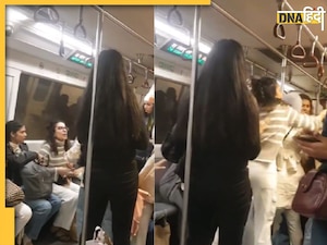 Viral: दिल्ली मेट्रो में सीट को लेकर हुआ झगड़ा, दो लड़कियों के बीच मारपीट, देखें Video 