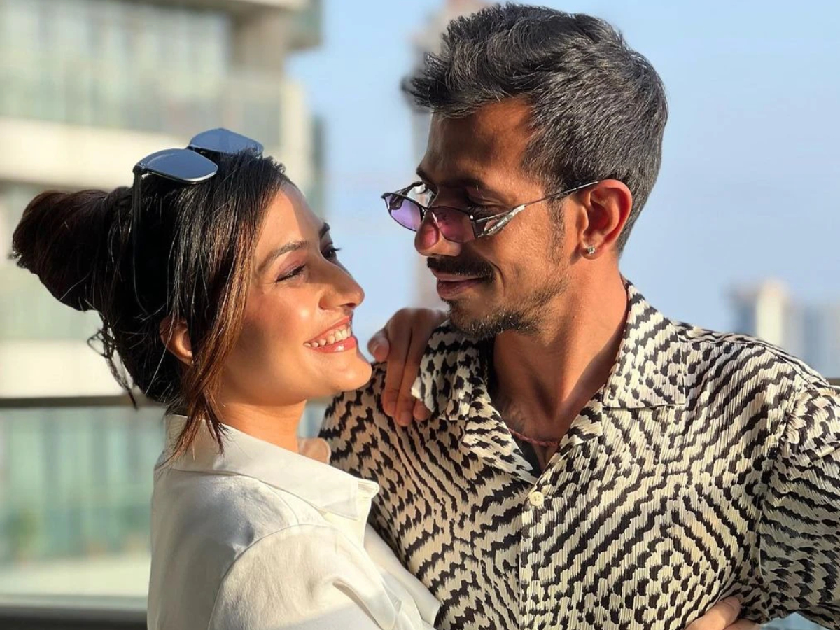 ધનશ્રીથી છૂટાછેડાની અફવાઓ વચ્ચે યુઝવેન્દ્ર ચહલને નવો પ્રેમ મળ્યો? ચહલ સાથે જોવા મળી મિસ્ટ્રી ગર્લ! 2 Amid divorce rumours with Dhanashree Verma, Yuzvendra Chahal gets spotted with mystery girl at Mumbai hotel, avoids..