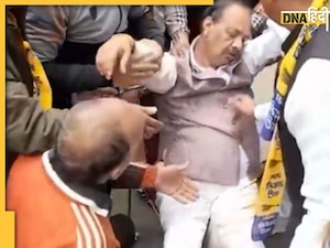Delhi Election: रैली के दौरान AAP विधायक महेंद्र गोयल के साथ की गई मारपीट, अटैक के बाद हुए बेहोश