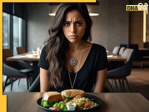 मीठा या खट्टा नहीं, Depression में इस तरह के फूड्स खाने की होती है जबरदस्त क्रेविंग 