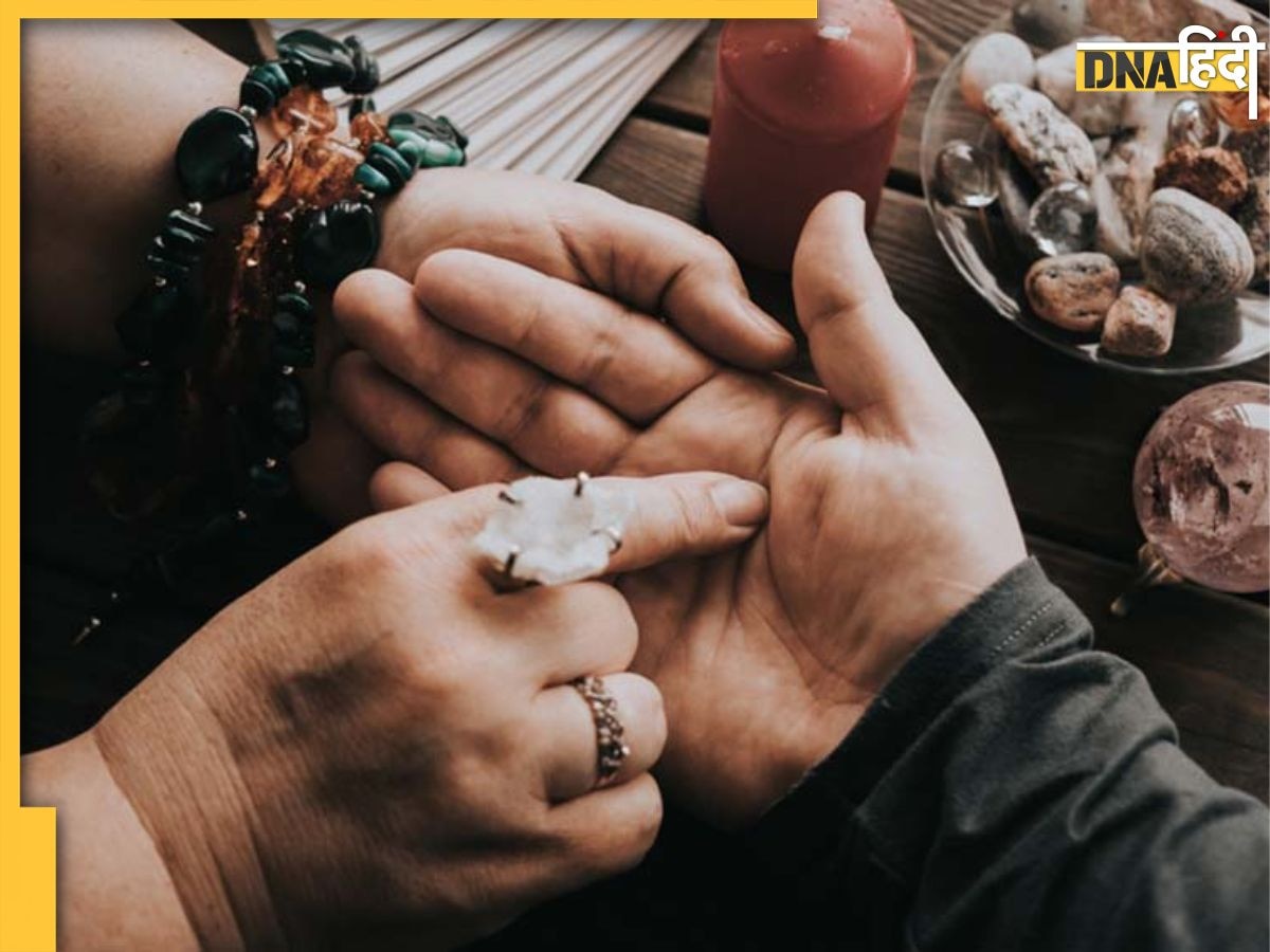 Palmistry Lines: हथेलियों में मौजूद रेखाएं बता देंगी आपका भाग्य, जानें कौन सी होती है मैरिज लाइन और कब होगी शादी 