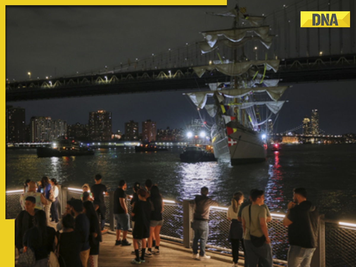 VIDEO: Mexican navy ship strikes New York's Brooklyn Bridge, people seen hanging on to masts