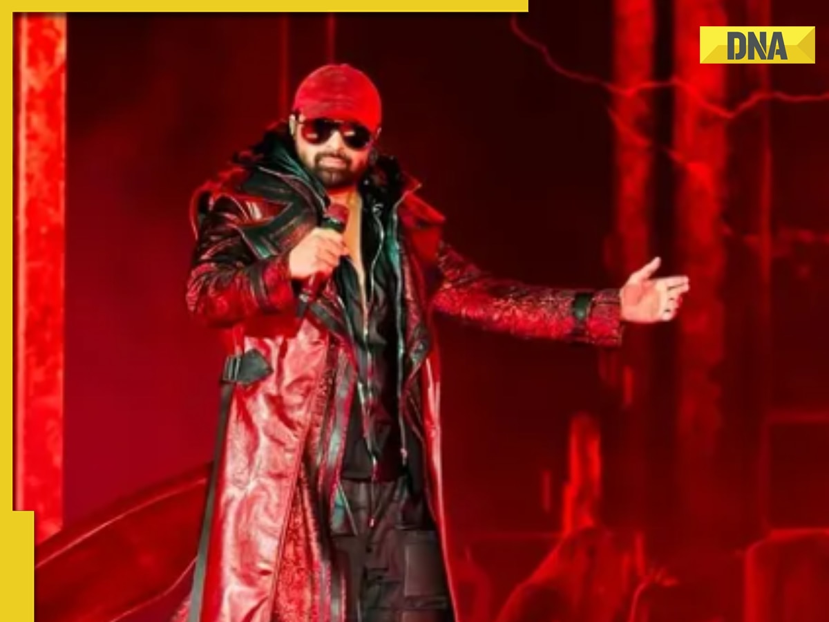 Himesh Reshammiya asks crowd 'Thoda regular gau yaa naak se' during live performance, addresses critics head-on; Watch