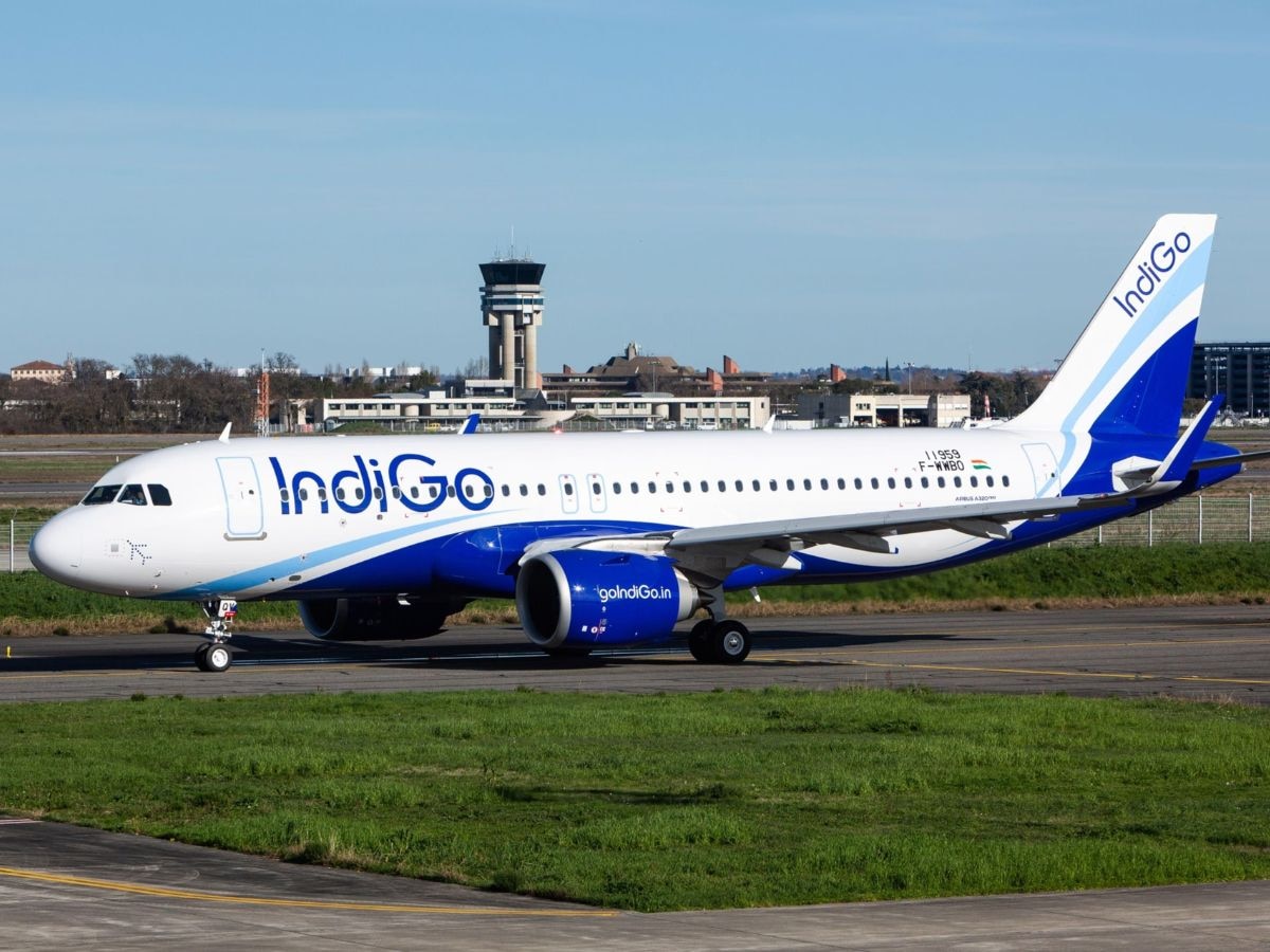 Flight Bomb Threat: मस्कट-कोच्चि इंडिगो विमान की करानी पड़ी इमरजेंसी लैंडिंग, बम से उड़ाने की मिली धमकी