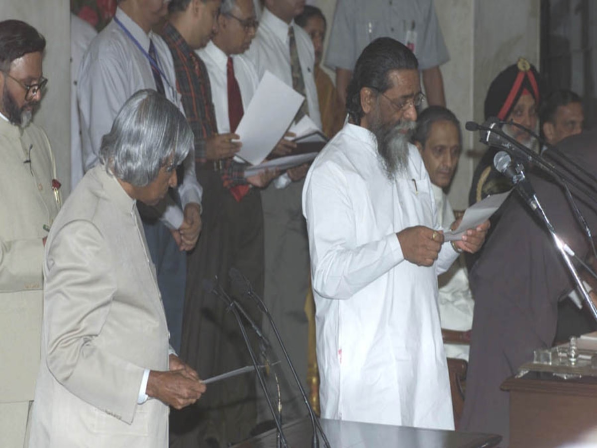 How Shibu Soren launched 'dhankatani' movement, which led to establishment of Jharkhand? Ramgarh boy becomes tribals' 'Guruji' as...