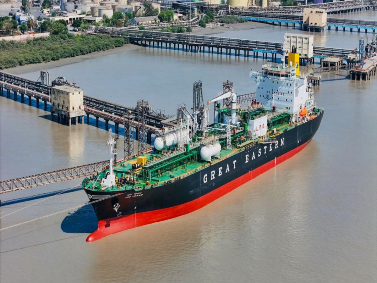 Oil prices hit six-week lows on hopes of extended US-Iran ceasefire, Hormuz reopening