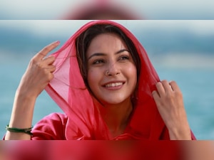 Shehnaaz Gill accidentally swallows nose ring on Ishqnama set, video goes viral - Watch