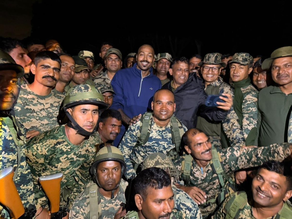Hardik Pandya poses with BSF Jawans in viral photo amid injury rehab at BCCI Centre of Excellence