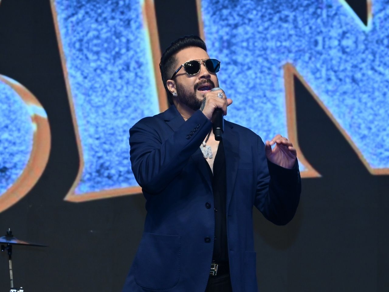 Viral video: Mika Singh takes sly dig at Jasmine Sandlas, King? Informs fans before performance: 'Main lip-sync nahi...'