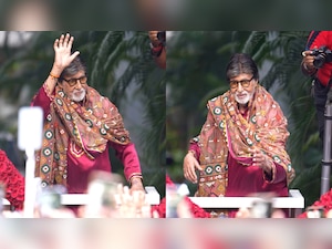 Amitabh Bachchan greets fans outside Jalsa on 84th birthday, video goes viral - Watch
