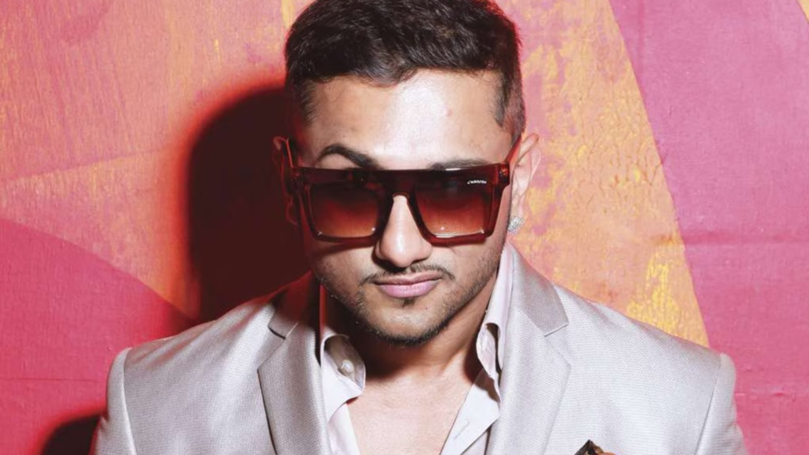 Honey Singh appears before Maharashtra Cyber Cell, questioned for over two hours - Watch viral video
