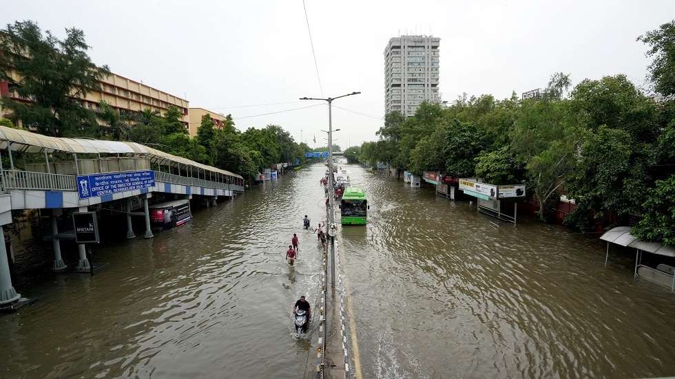 बाढ़ बारिश से बेहाल है दिल्ली.