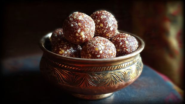 Gond and flax seed laddu is a winter superfood