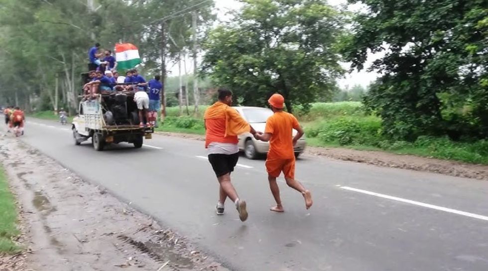 डाक कावंड़ यात्रा एक निश्चित समय में करनी होती है पूरी