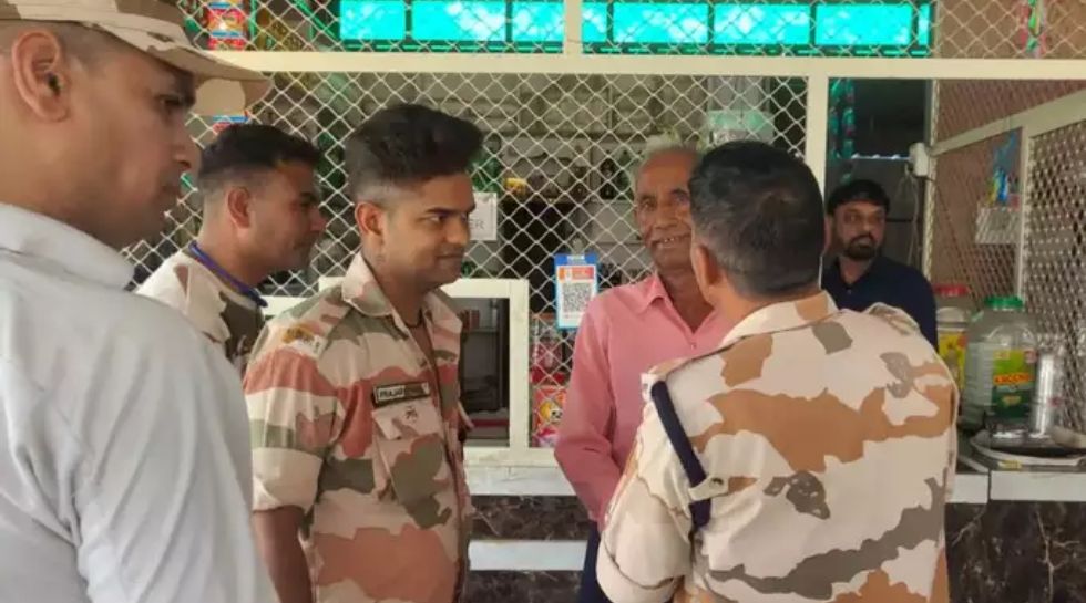 Dhaba offers free food for army men