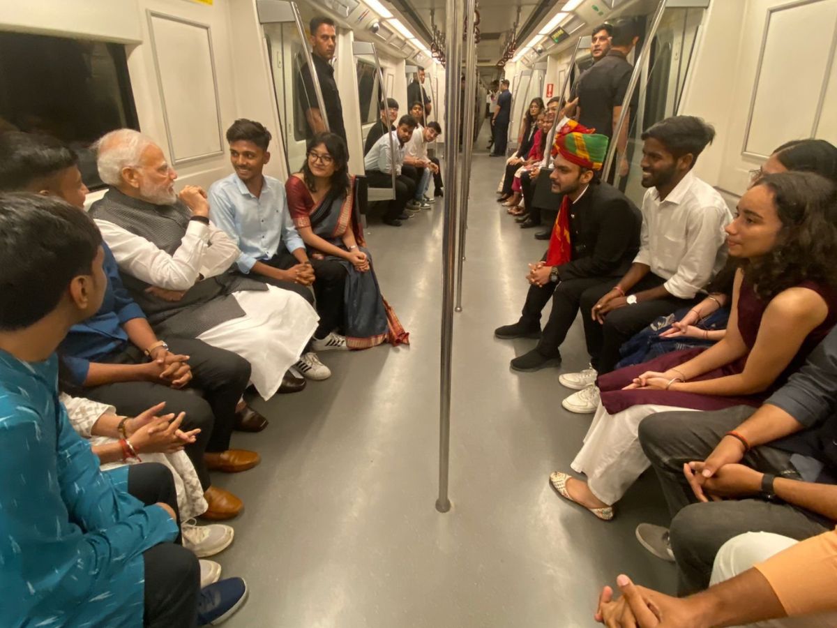 PM Modi in Metro