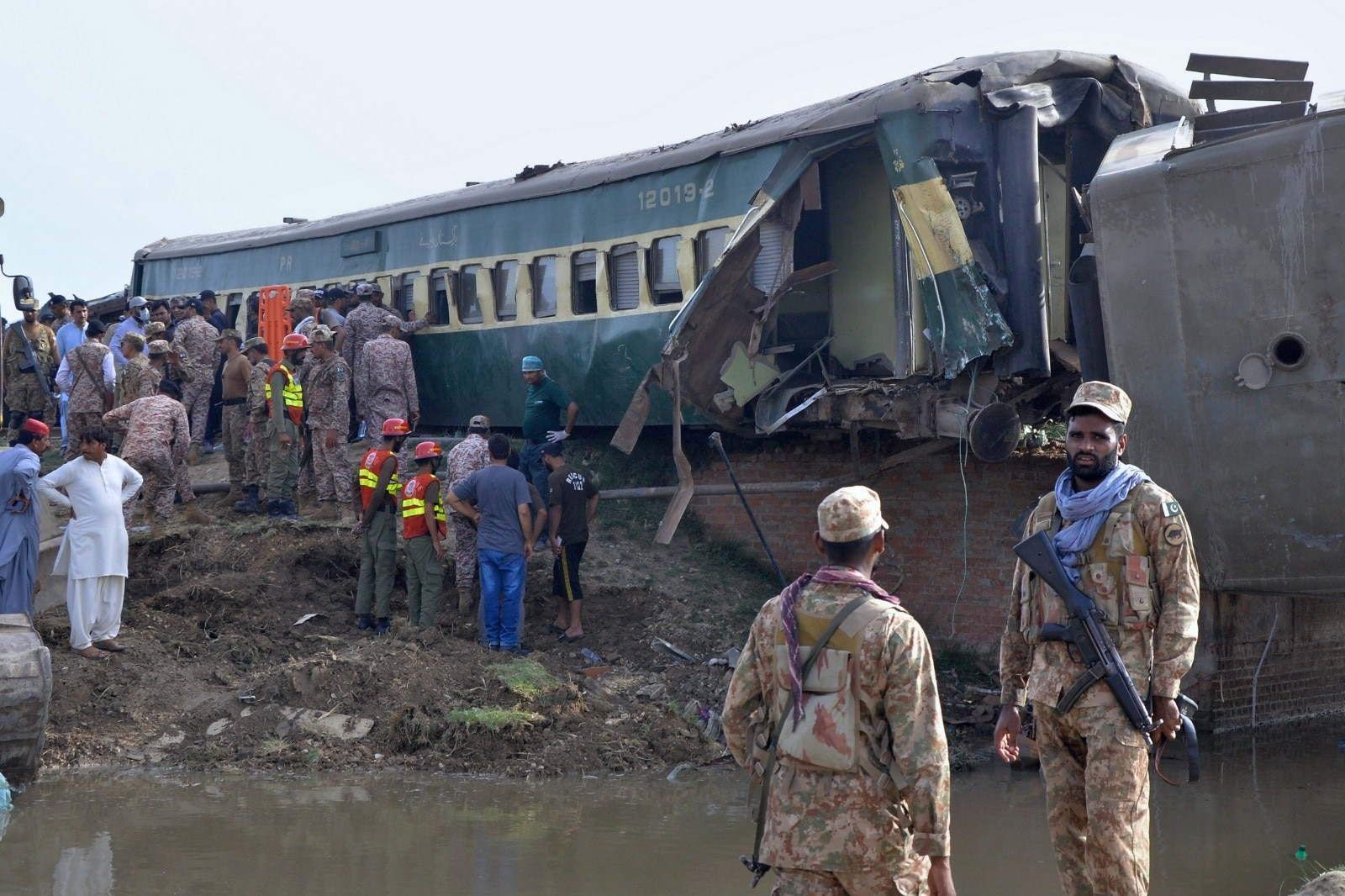 Pakistan train accident