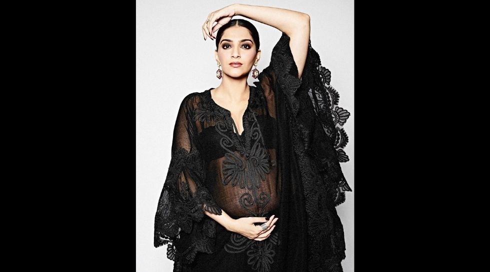 Sonam kapoor baby bump