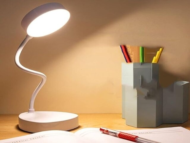 Wooum Rechargeable Led Desk Lamp