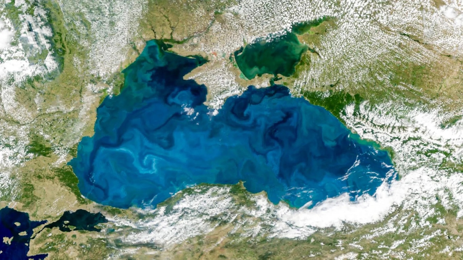 ब्लैक सी, जो काले से हो गया फिरोजी (Image Credit: NASA)