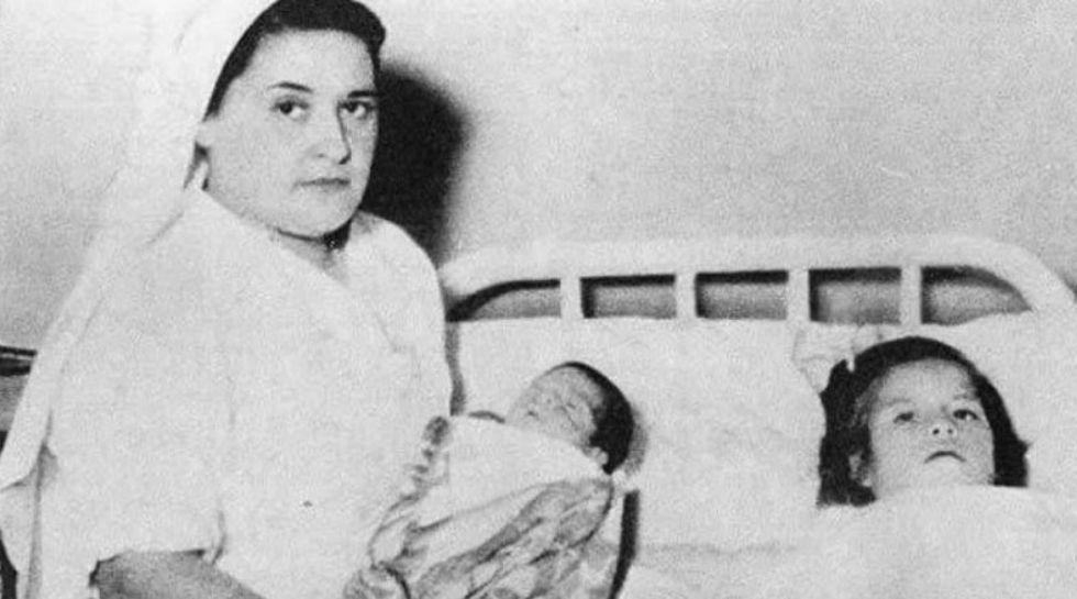 lina medina with son and nurse (Wikimedia Commons)