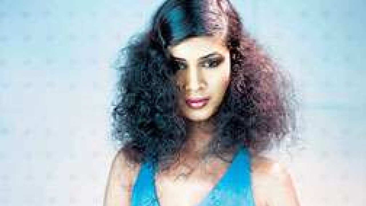 Model Tina Desai enjoys Mumbai