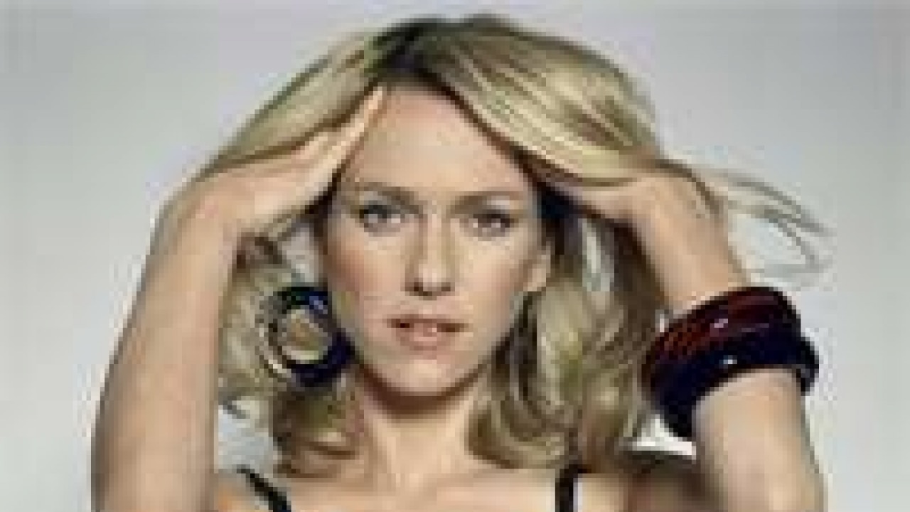 Naomi Watts's naked picture sparks caesarean debate