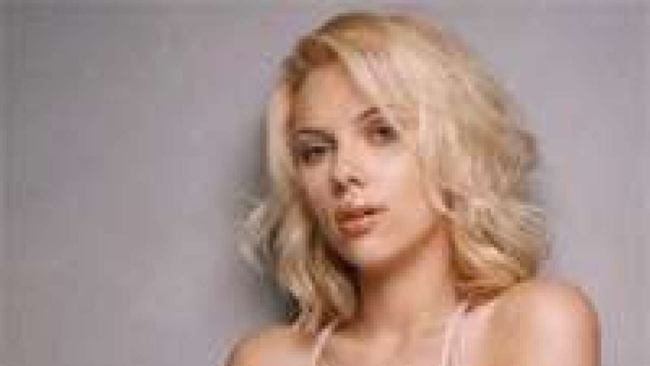 Scarlett Johansson Ryan Reynolds Motorcycle - Scarlett Johansson Begging Hubby To Quit Motorbike Hobby