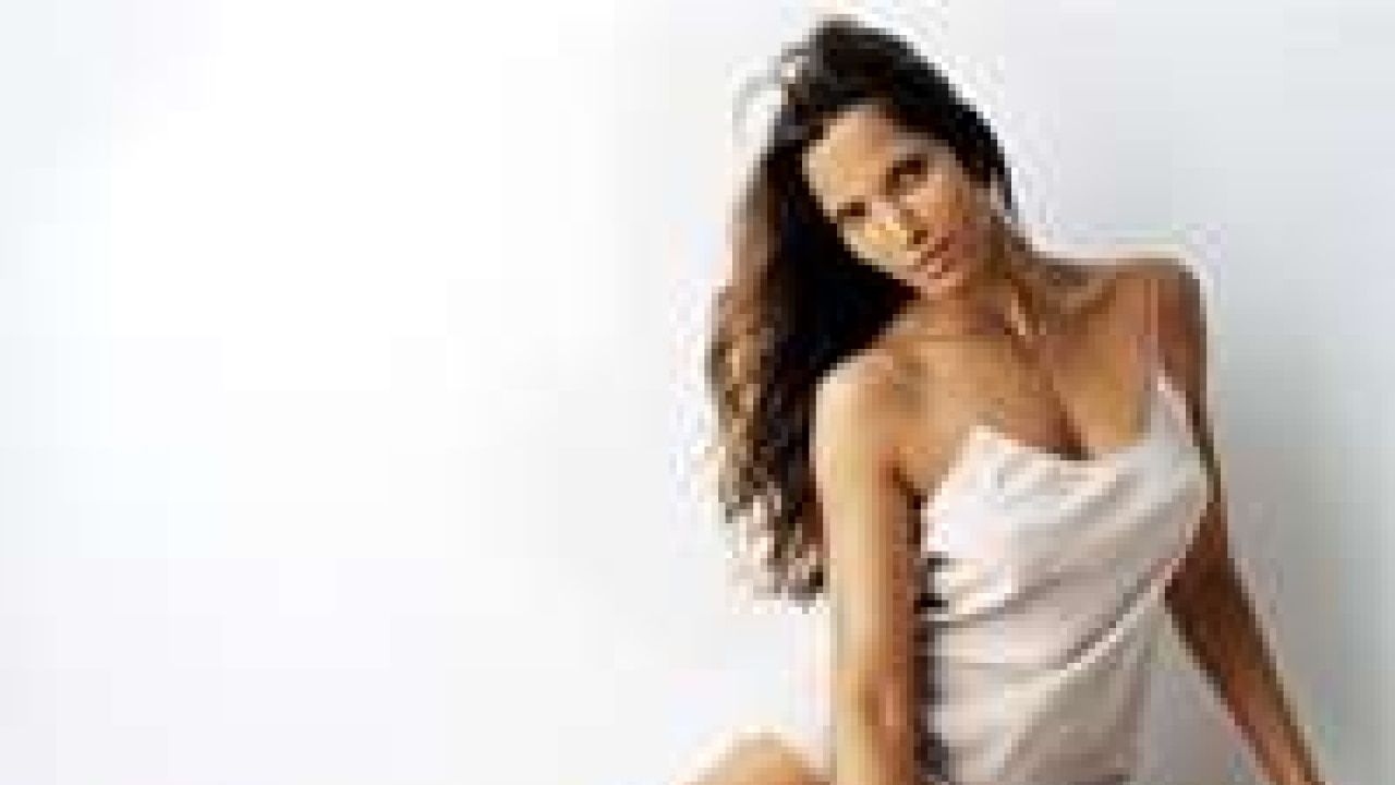 Padma Lakshmi likes to sleep in the nude