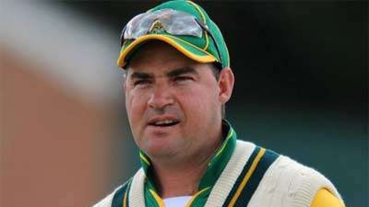 Mickey Arthur steps down as South African cricket team coach