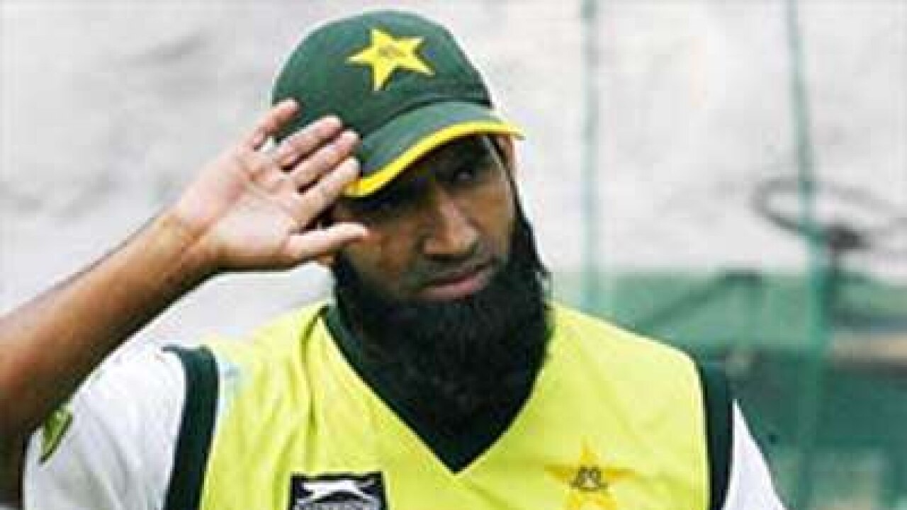 ‘beleaguered’ mohammed yousuf wants to continue as pak captain