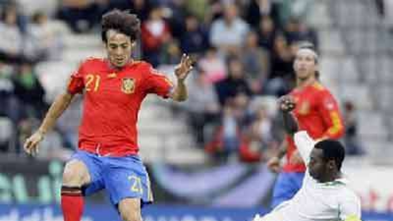 Spain's david silva to join manchester city