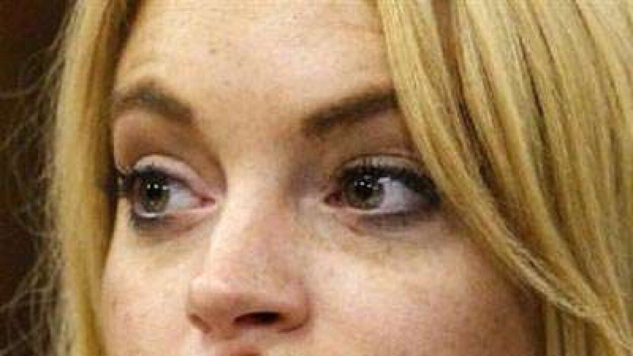 Beware Of Lesbian Gangs In Jail Inmate Warns Lindsay Lohan