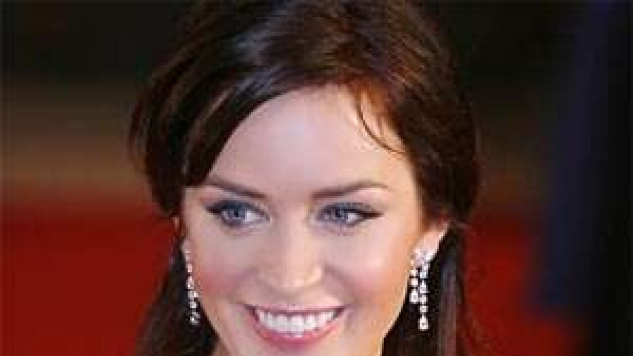 Airbrushing makes me look like Barbie, says Emily Blunt(02)