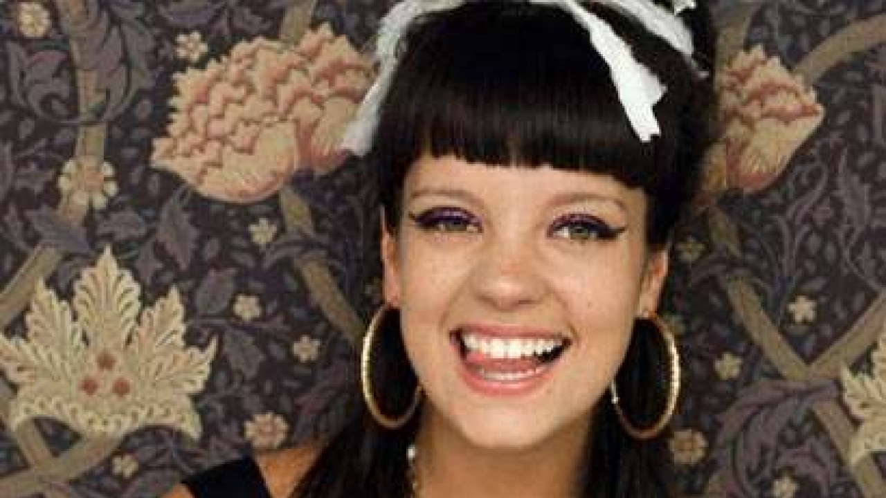 Lily Allen to take legal action against Apple