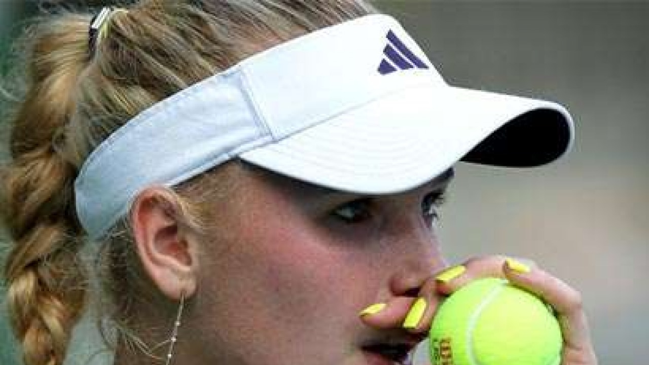 Caroline Wozniacki wins Tokyo to close in on top ranking