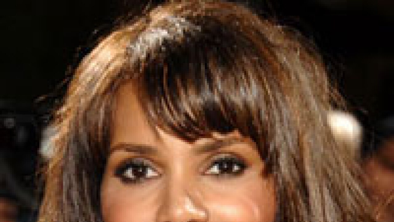 Halle Berry Has Cut Herself Off From Her Family Claims Estranged Sister