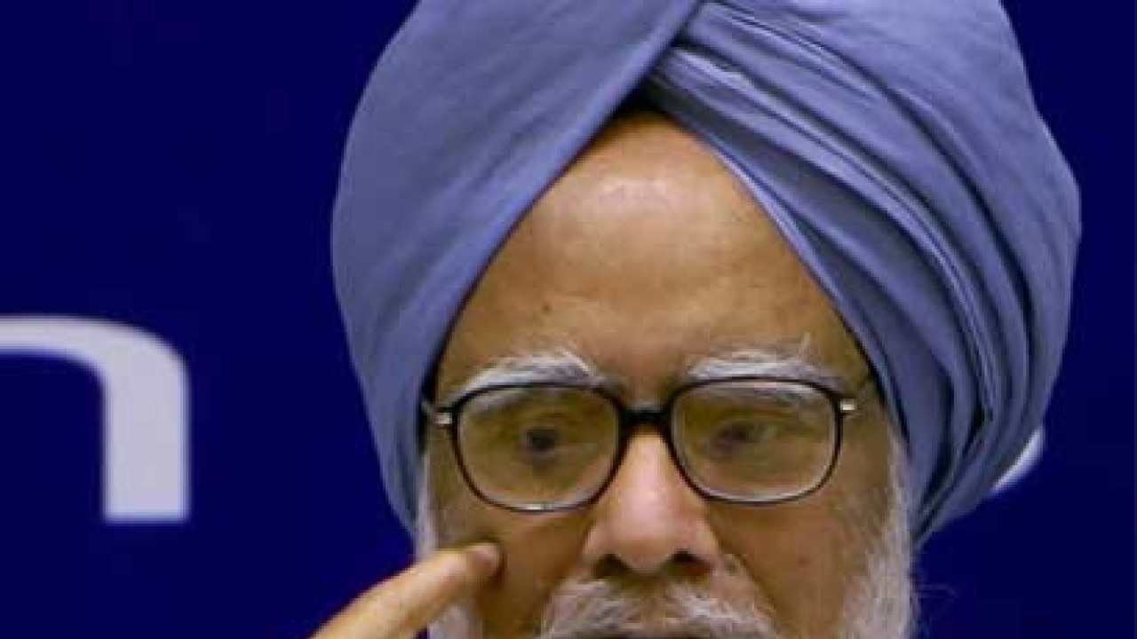 Steve jobs taught us new ways to connect: pm manmohan singh