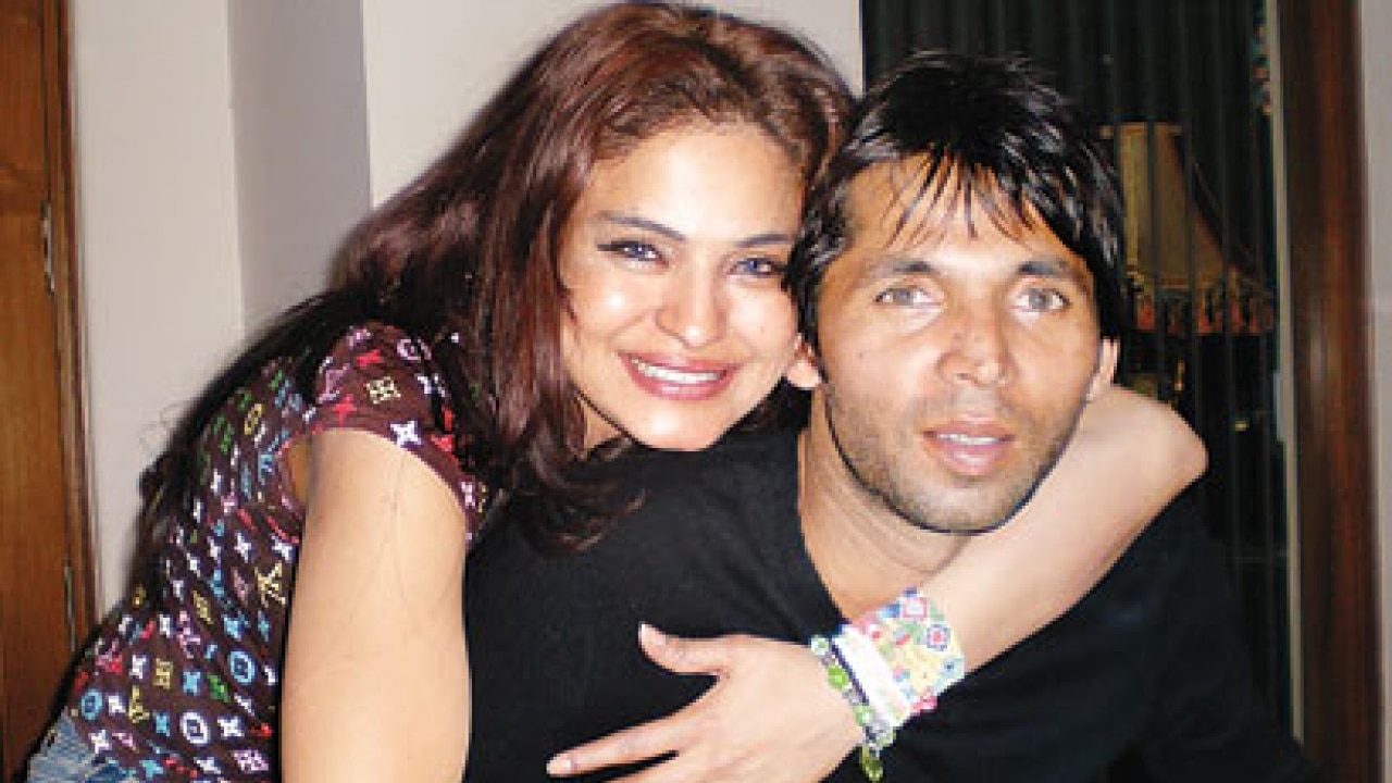 Veena Malik lashes out on Mohammad Asif again