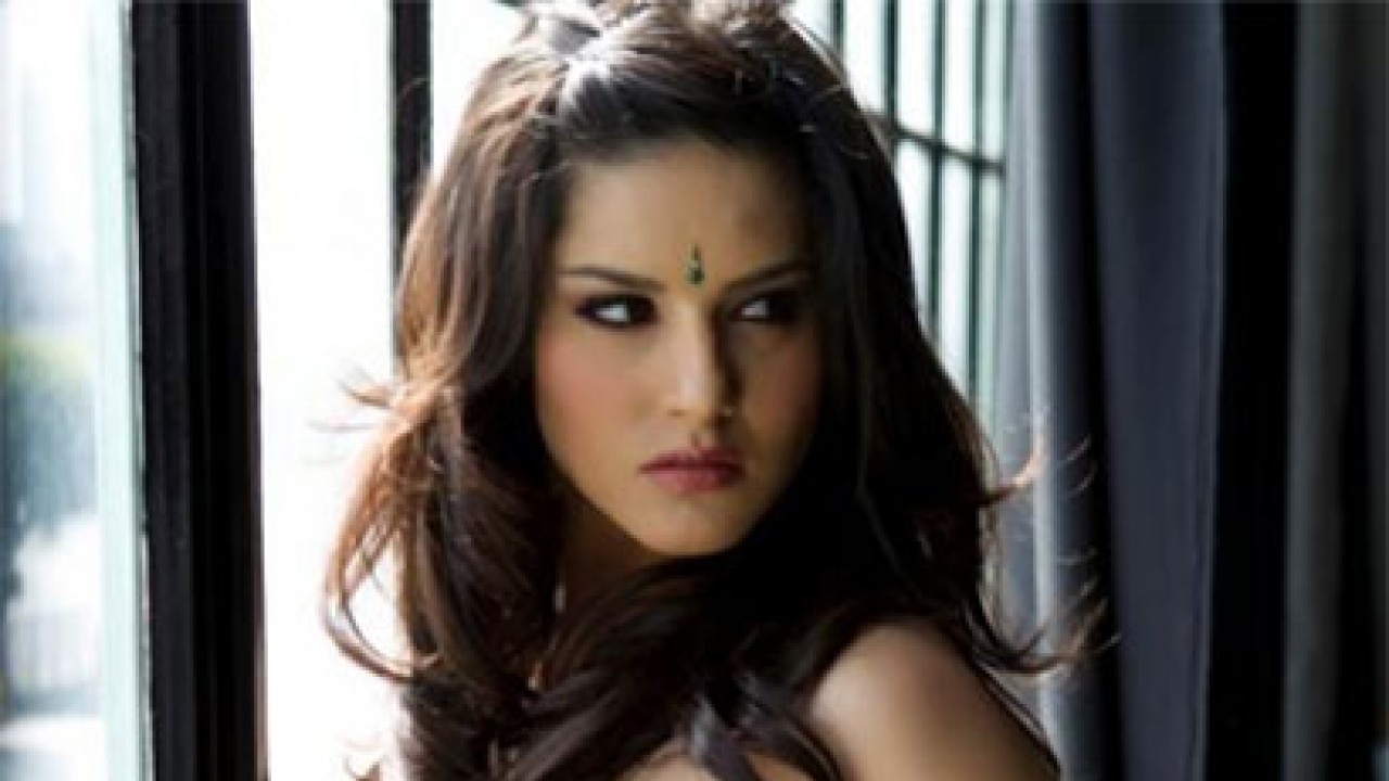 Sane Leon Xax Video - It's lehenga-choli for porn performer Sunny Leone in 'Bigg Boss'
