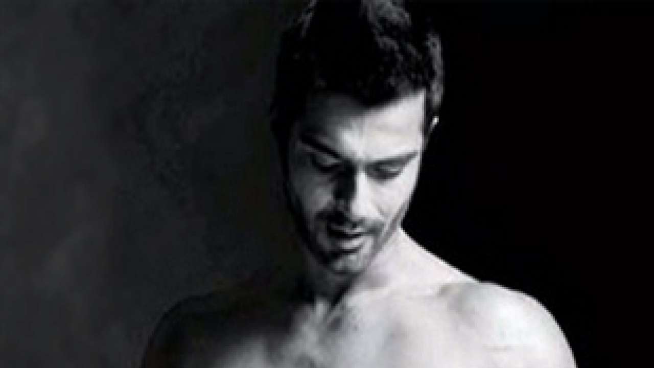 Ashmit Patel poses nude!