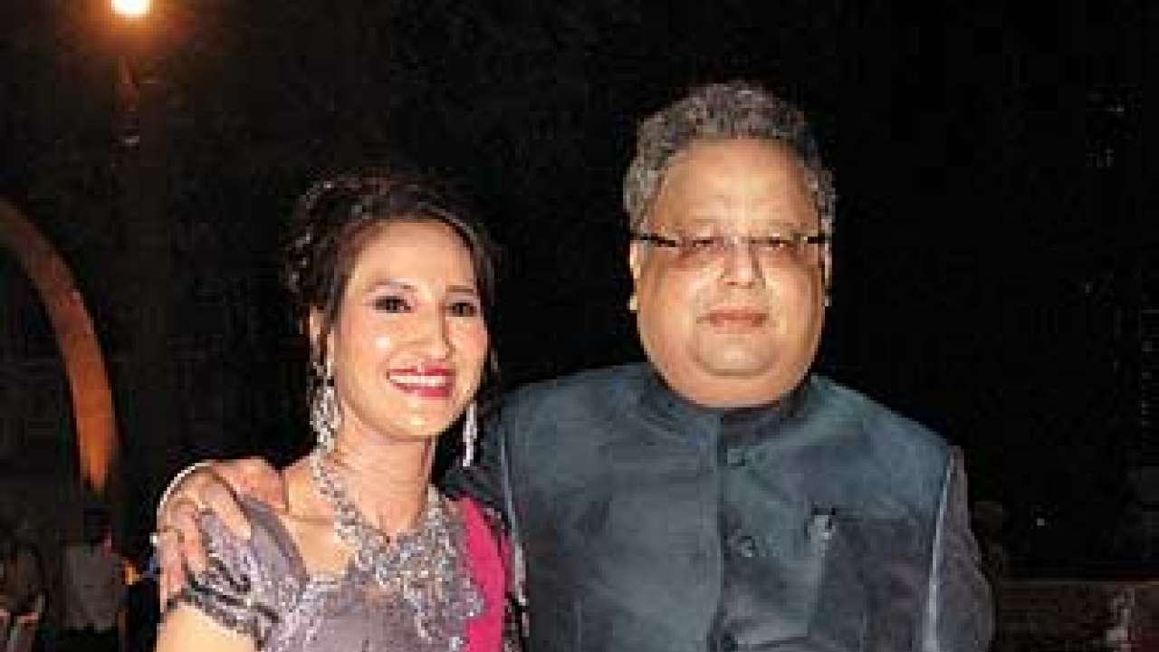 Rakesh, Rekha Jhunjunwala celebrate 25th wedding anniversary