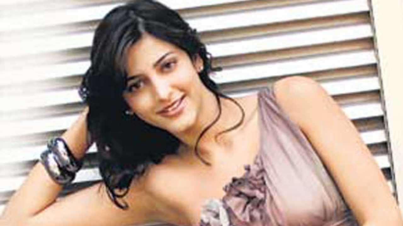 Shruti Hassan Telugu Sex - Shruti Hassan is flattered with all the male attention