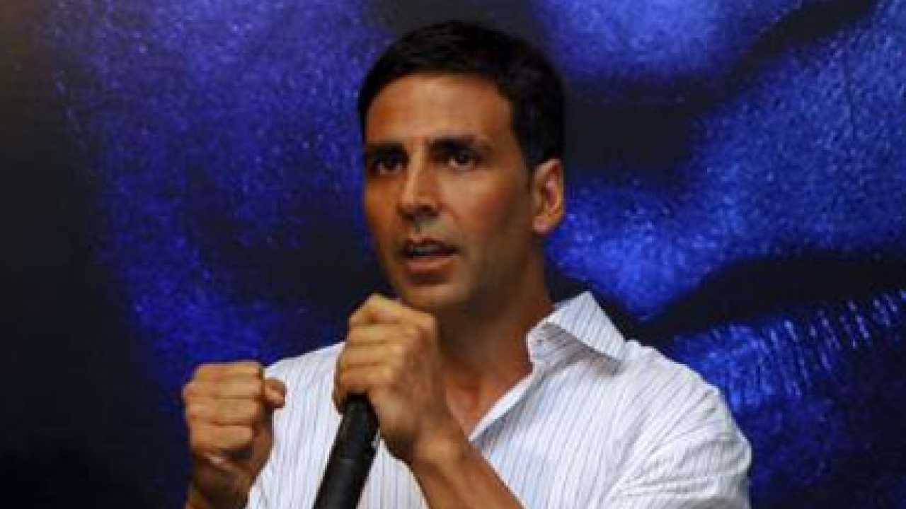 Akshay Kumar supports debutants!