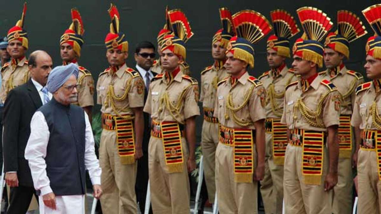 Pictures Indian flag hoisted at historic Red Fort