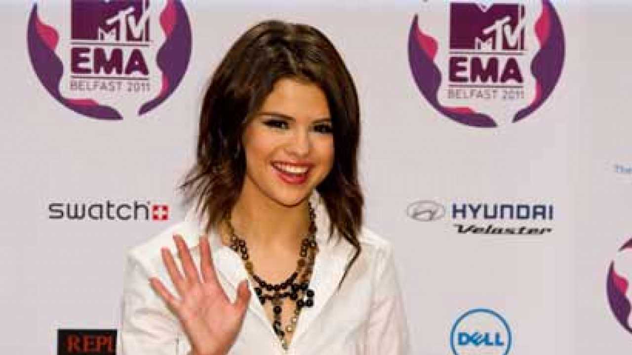 Selena Gomez Beach Sex Public - Selena Gomez gets raunchy in 'shocking' new movie