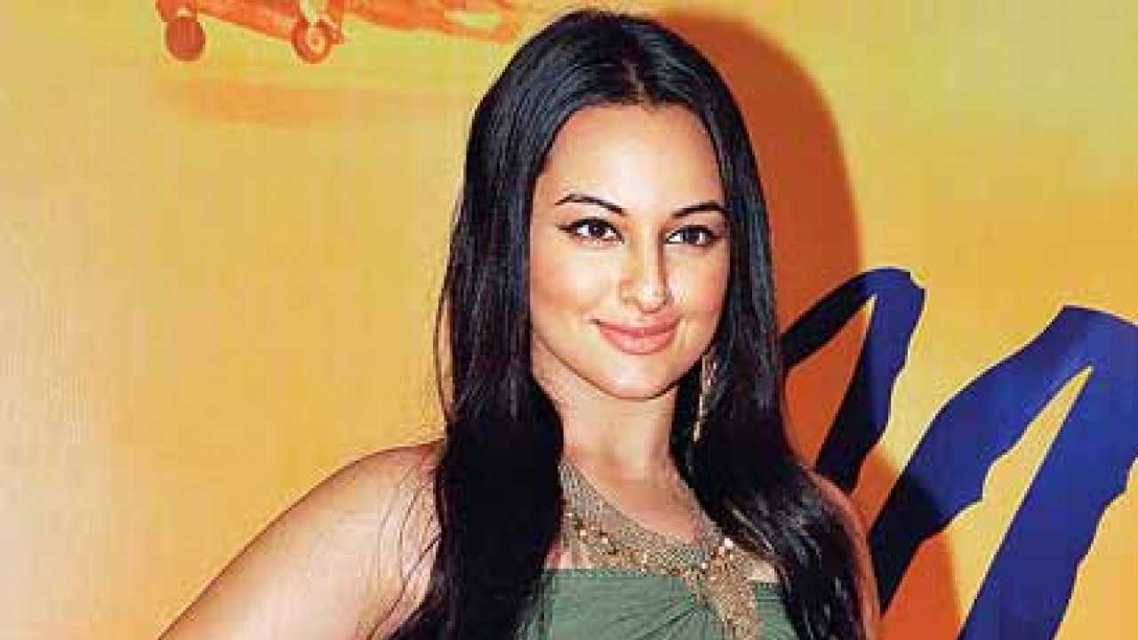 Sonakshi Sinha gets bike riding lesson from Ajay Devgn