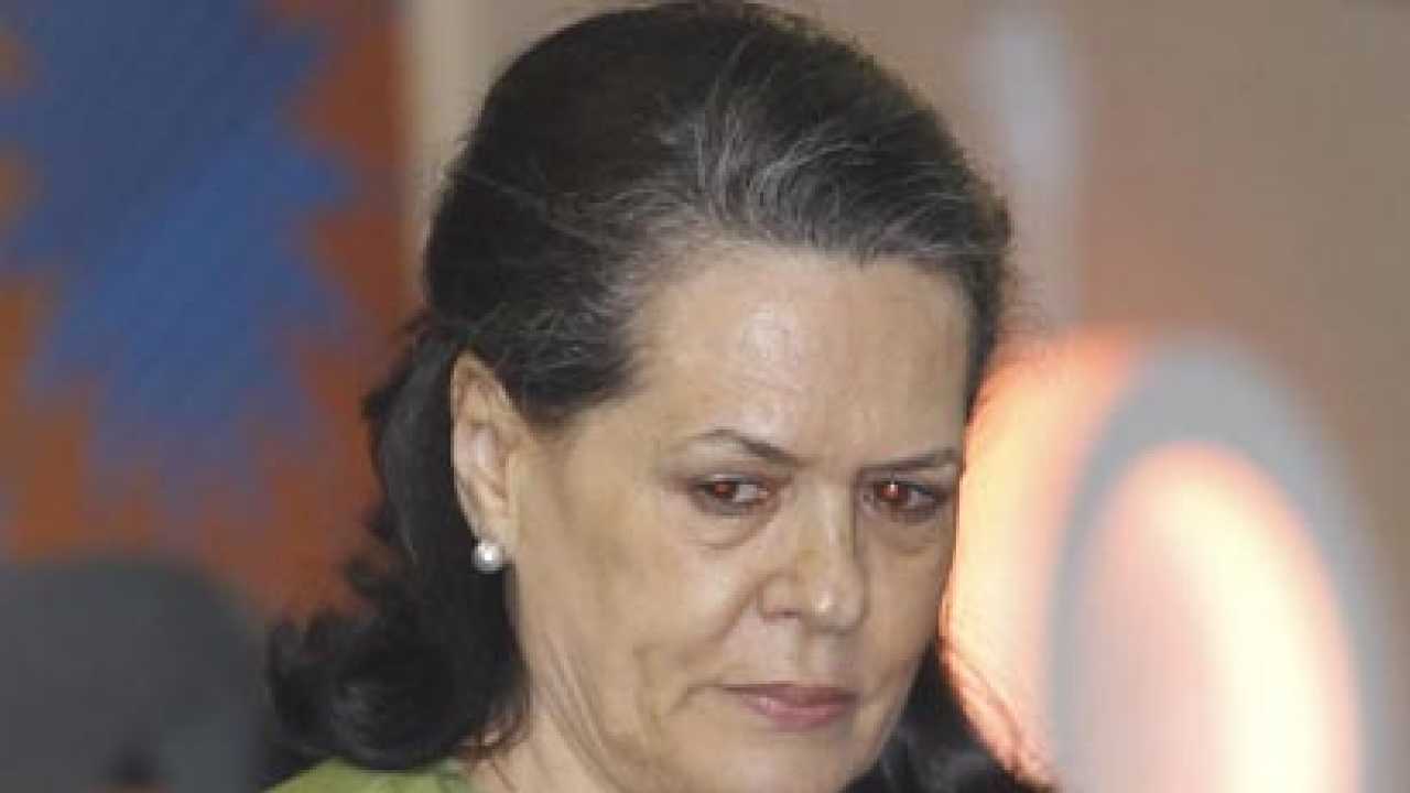 'Hera-pheri 'going on in Gujarat: Sonia Gandhi