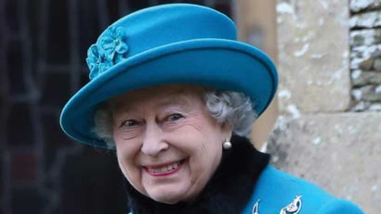 Queen Elizabeth delivers Christmas message in 3D
